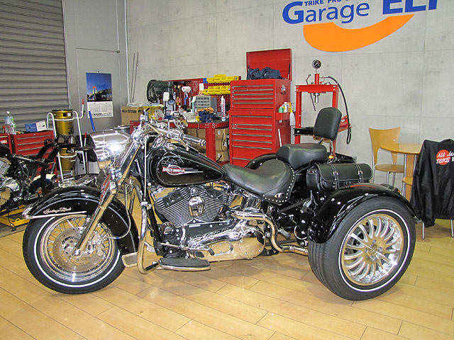 HARLEY-DAVIDSON FLSTSC TRIKE