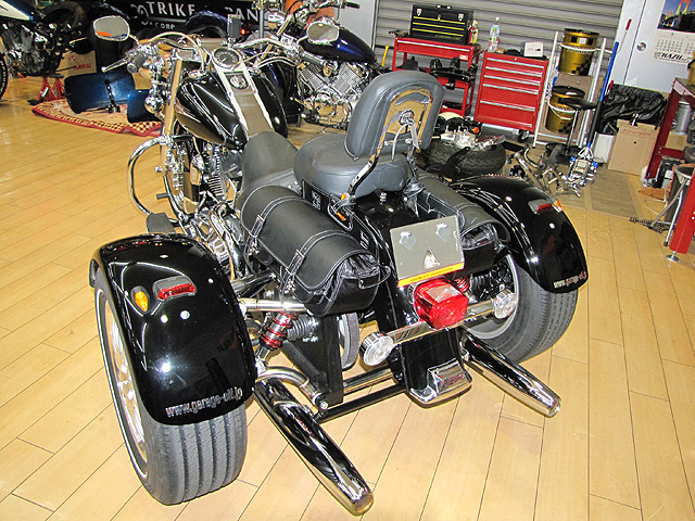 HARLEY-DAVIDSON FLSTSC TRIKE