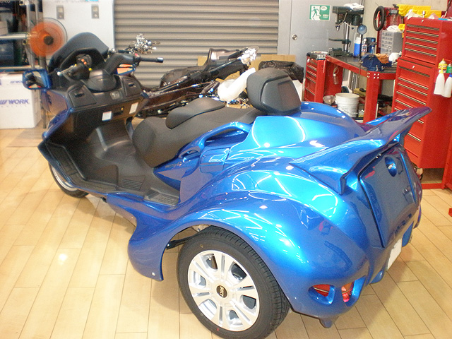 SUZUKI SKYWAVE 650 TRIKE