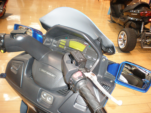 SUZUKI SKYWAVE 650 TRIKE