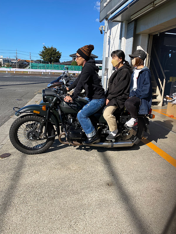 4人乗りURAL